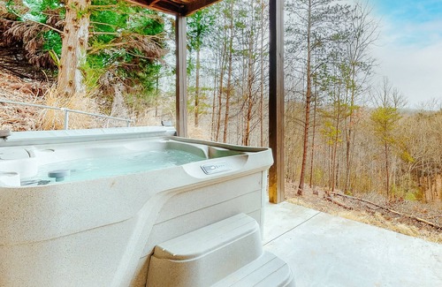 Blairsville Cabin | Secluded cabin w/ hot tub, furnished deck, gas fireplace & mountain views!
