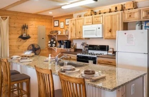 Cosby Cabin | Secluded Cabin w/HOT TUB, Woodburning Stove, VIEW on PRIVATE 2 acres
