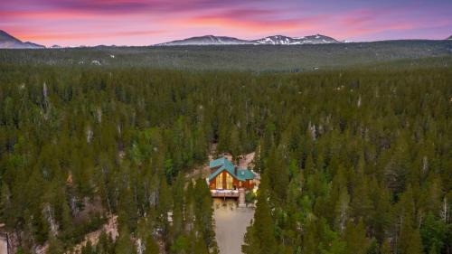 Valley of the Sun House | Secluded Cabin W Mountain Views & Sunroom