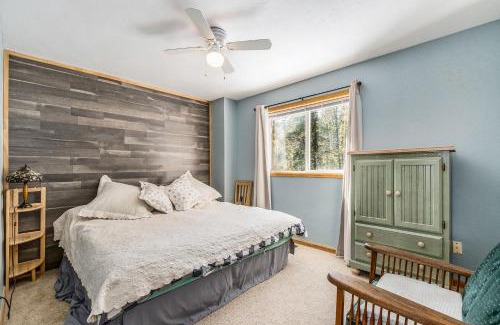 Valley of the Sun House | Secluded Cabin W Mountain Views & Sunroom