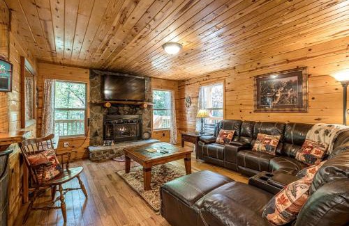 Helen House | Secluded Cabin with Hot-tub and Fire Pit in Cleveland, Georgia