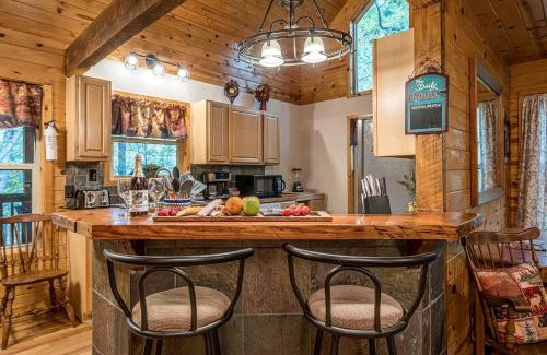 Helen House | Secluded Cabin with Hot-tub and Fire Pit in Cleveland, Georgia