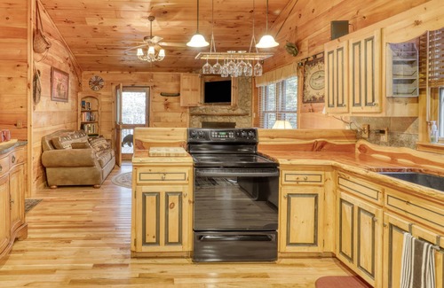 Cashes Valley Cabin | Secluded Cabin with Private Hot Tub, WiFi, Gas Fireplace, Central AC, and W/D