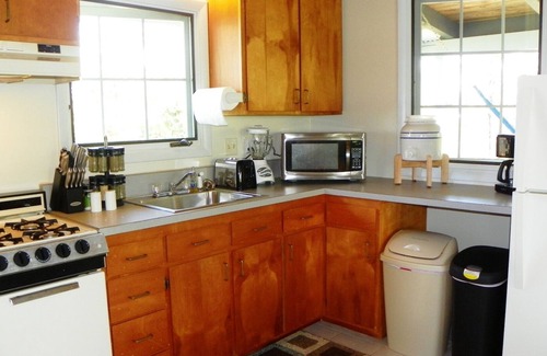 Keaau Apartment | Secluded ~ Centrally Located ~ Huge Lanai ~ Onsite Owner