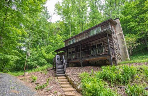 Warrensville House | Secluded & Charming 3 Bed Cabin, Dogs OK, 20 mins to W Jefferson