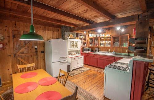 Warrensville House | Secluded & Charming 3 Bed Cabin, Dogs OK, 20 mins to W Jefferson