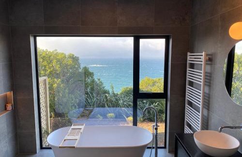St. Clair Apartment | Secluded coastal comfort