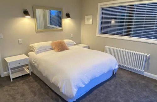 St. Clair Apartment | Secluded coastal comfort
