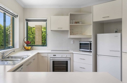 Waipahihi House | Secluded & Cosy - 5min to Town *No Service Fee*