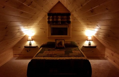 Hartland House | Secluded Cottage on Great Moose Lake