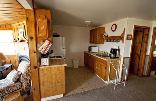 Traverse City Cottage | Secluded Cottage Resort on beautiful Lake Leelanau just north of Traverse City