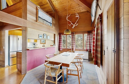 Alyeska House | Secluded cottage w/mountain views and gas fireplace - close to lifts/activities