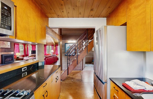 Alyeska House | Secluded cottage w/mountain views and gas fireplace - close to lifts/activities