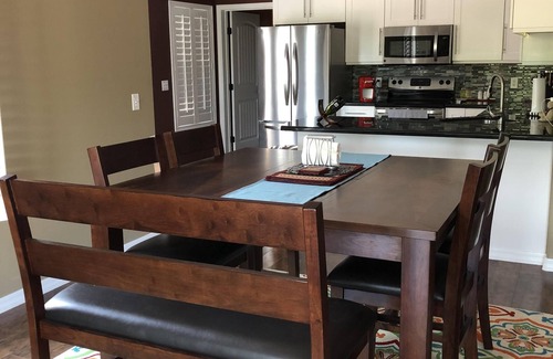 Oak Creek House | Secluded Courtyard and Green Belt, find your Zen!