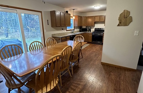 Grayling Cabin | Secluded Cozy Cabin. Minutes from Forest Dunes-Ausable River-Explore!