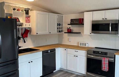 New Lisbon Cabin | Secluded cozy cabin walking distance to Castle Rock Lake - remodeled!