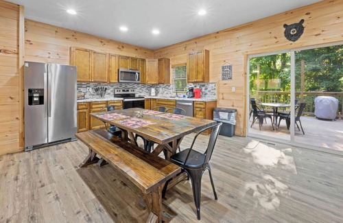 Sevierville Cabin | Secluded cozy Cabin/Prime location/Family-oriented/Hot tub/Pet-friendly/Fire-pit