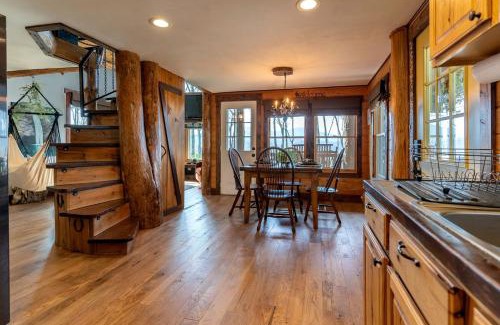 Lake Toxaway House | Secluded Delight: Unplug and Reconnect in a Special House in Lake Toxaway's Woods