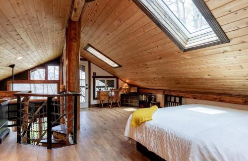 Lake Toxaway House | Secluded Delight: Unplug and Reconnect in a Special House in Lake Toxaway's Woods