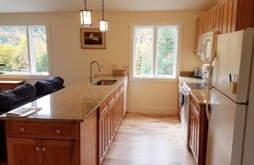 Warren House | Secluded Detached Guest House Apt on 100 Acres