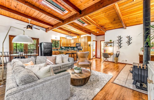 Cazadero House | Secluded, dog-friendly home with hot tub, outdoor dining, washer/dryer, & desk