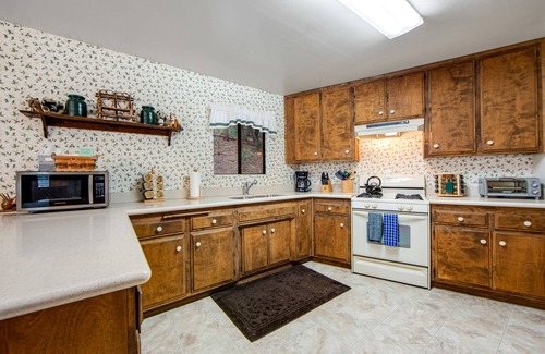 Idyllwild Cabin | Secluded Dog-Friendly Cabin w/Wood Fireplace, Deck, Private W/D, Mtn Views