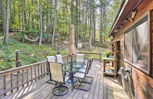 East Durham House | Secluded East Durham Cabin Retreat with Deck!