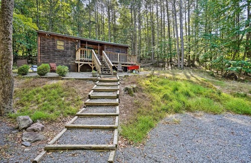 East Durham House | Secluded East Durham Cabin Retreat with Deck!