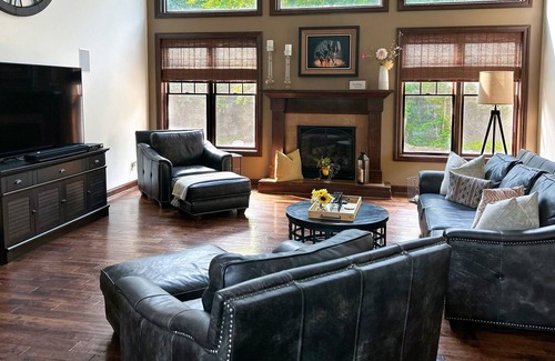 Butte Des Morts House | Secluded executive home located in Oshkosh 4.6 miles from EAA.