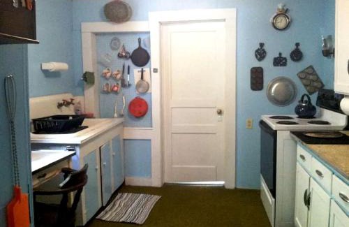 Frank House | Secluded Family-Friendly Cabin Rental on 90 Acres in Newland, North Carolina
