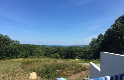 Aquinnah House | SECLUDED FAMILY HOUSE IN AQUINNAH OVERLOOKING THE VINEYARD SOUND