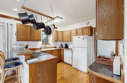 Alyeska House | Secluded flat with moose sightings, bird songs & nearby ski hill access