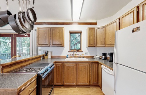 Alyeska House | Secluded flat with moose sightings, bird songs & nearby ski hill access