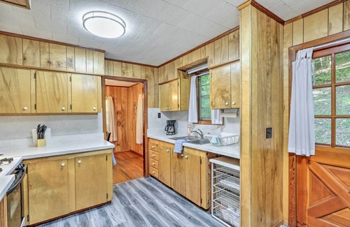 Franklin Cabin | Secluded Franklin Cabin w/Furnished Deck!
