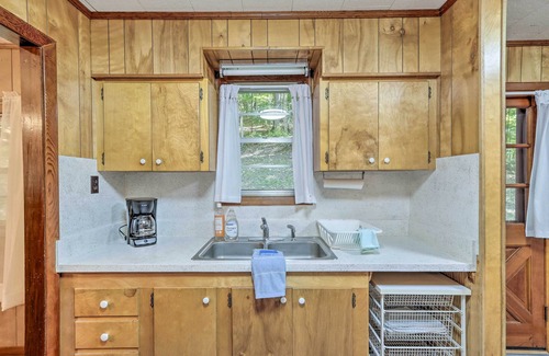 Franklin Cabin | Secluded Franklin Cabin w/Furnished Deck!