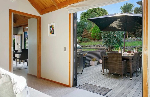 Rangatira Park House | Secluded Hideaway - Great Views *No Service Fee*