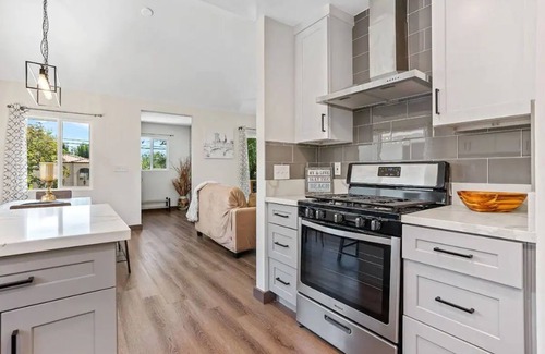 Altadena House | Secluded Highly Upgraded 3BR/3BA SFR- 10 Mins to Old Town Pasadena