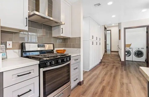 Altadena House | Secluded Highly Upgraded 3BR/3BA SFR- 10 Mins to Old Town Pasadena
