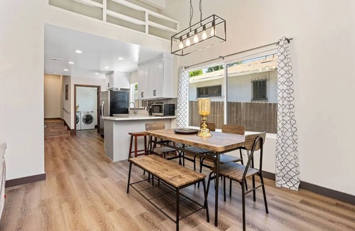 Altadena House | Secluded Highly Upgraded 3BR/3BA SFR- 10 Mins to Old Town Pasadena