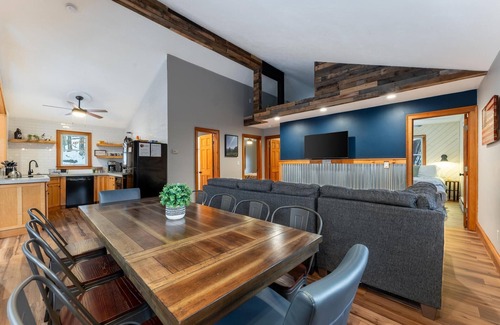Bridgewater Corners House | Secluded/Hot Tub/views! Minutes to Everything!