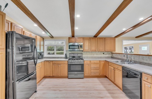 Lower Township House | Secluded Home "Behind The Vines". SLEEPS 22 on over an acre!