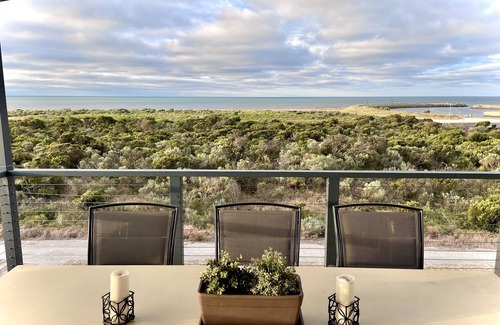 Cape Jaffa House | Secluded home, high up on the sand dunes over looking open ocean and Marina
