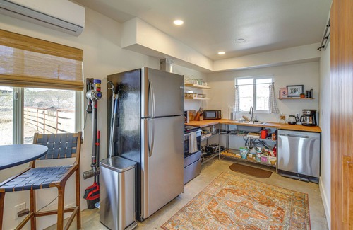 Landers House | Secluded Home w/Hot Tub - Near Joshua Tree Park!