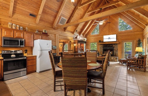 Branson Cedars Cabin | Secluded, HotTub, Jet bathtubs, Woods, Near Big Cedar & Shows-Firepit -CarCharger