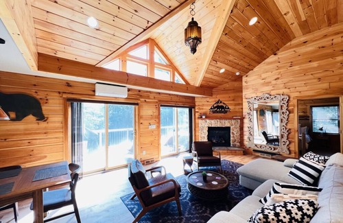 Rowland House | Secluded Huggy Bear Lodge Near Woodloch Spa