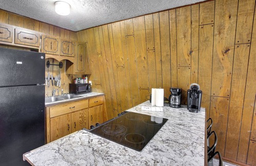 Jamestown Cabin | Secluded Jamestown Cabin w/Fire Pit!