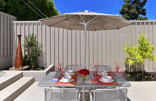 La Jolla Shores Cottage | Secluded La Jolla Shores Mid-Century Modern, Steps To Beach,n5 Star Reviews!