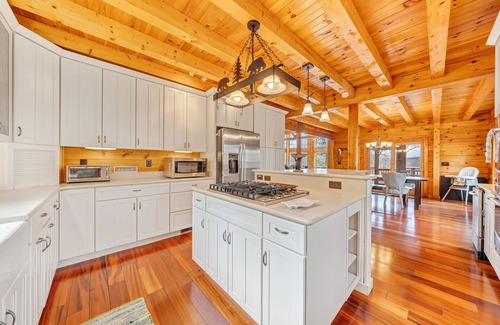 Staunton River House | Secluded Lakefront Cabin Resort: 5400sqft 6BR, 5ba