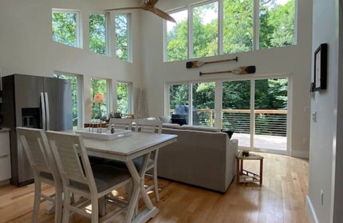 Monticello House | Secluded lakefront home With an EV charger