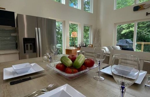 Monticello House | Secluded lakefront home With an EV charger
